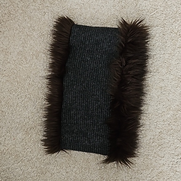 Club Monaco infinity fur scarf - Picture 4 of 7
